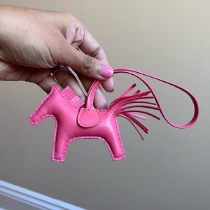 New Hermes rodeo PM in color rose azalee